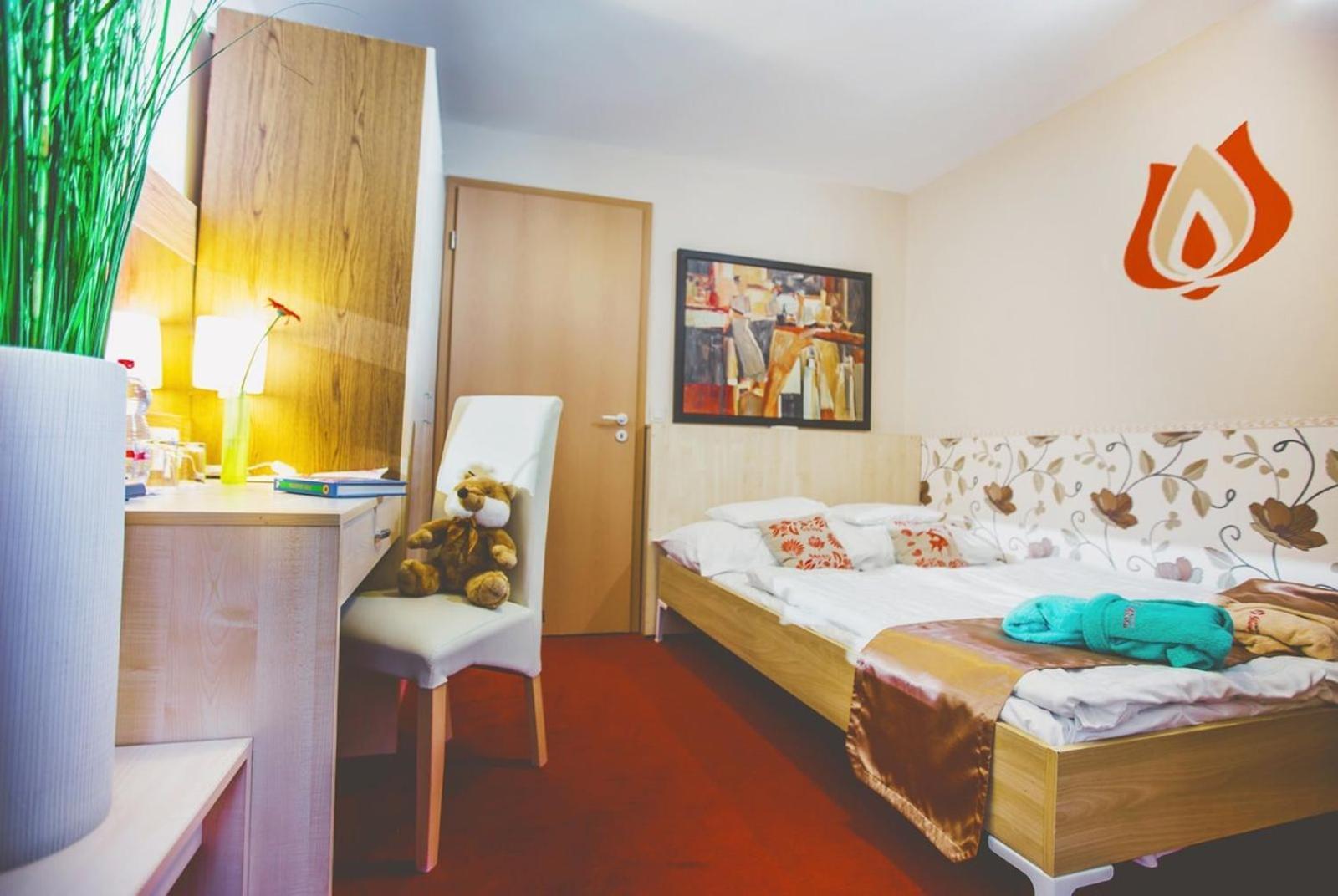 Hotel Piroska Бік Екстер'єр фото